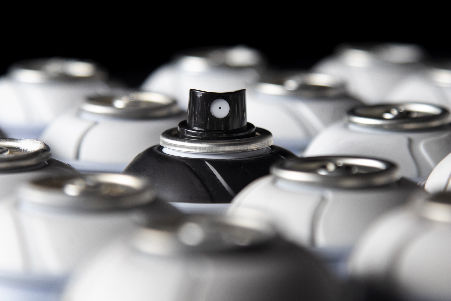 烤漆與自噴漆耐久性對(duì)比分析：工藝、性能與應(yīng)用場景全解析